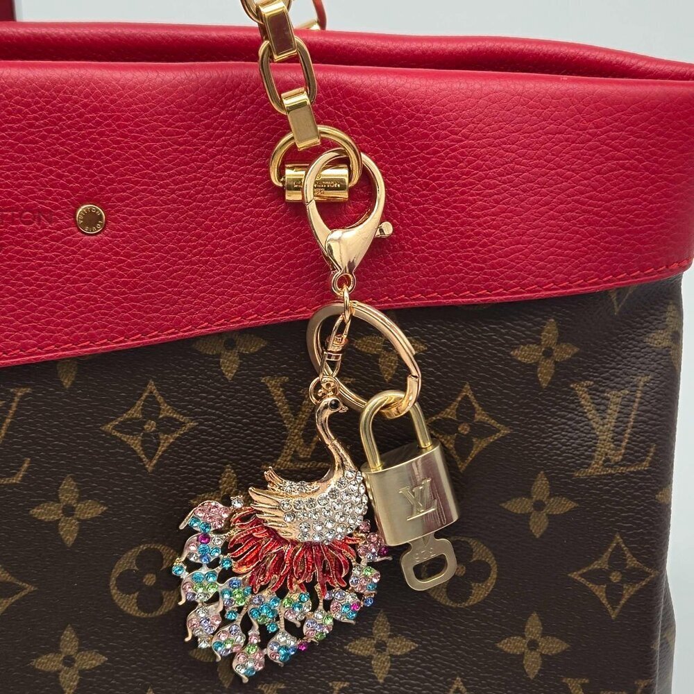 Louis Vuitton Gold Lock 🔑 Authentic LV Padlock + Bag Unbranded Peacock Charm - Picture 2 of 10
